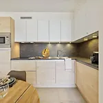Apartman Huswell - With Natural Swimming Pool *