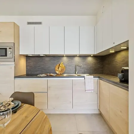 Apartament Huswell - With Natural Swimming Pool *