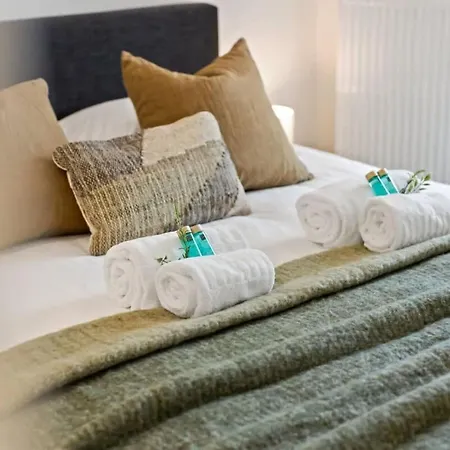 Apartament Huswell - With Natural Swimming Pool *