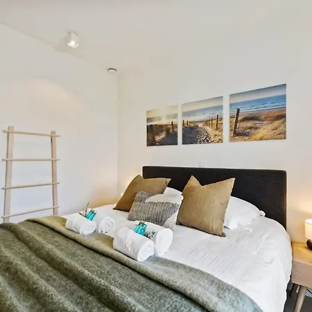 Huswell - With Natural Swimming Pool Daire