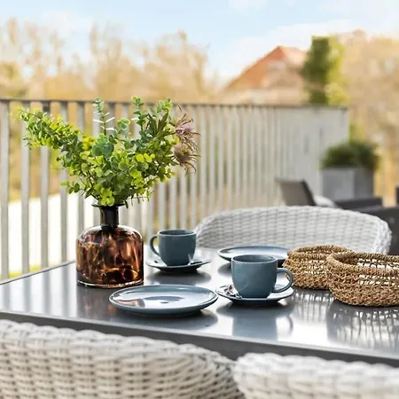 Huswell - With Natural Swimming Pool Daire