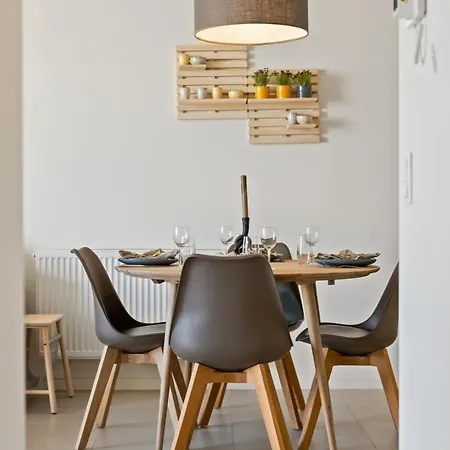 Daire Huswell - With Natural Swimming Pool *